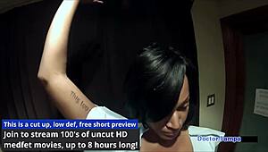 Behind the scenes Dr Tampa doet pap smear bij Tori Sanchez in Florida
