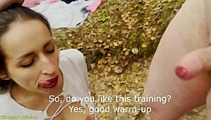 Rugalmas csaj keményen megkapja nyilvánosan, basszus!