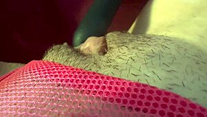 Milf italiana cachonda Artemisia Love en sesión solo POV ardiente, jugando con su coño mojado