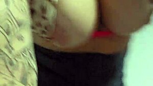 Ik ga met die korte rok de straat op om ouwe kerels te teasen die van jong houden