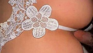 Elsker hun anal med den buldog i røven? Hun vil have al sæden inde!