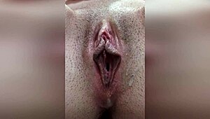 Saya nikmati MILF juicy koyak baju untuk orgasme pancut berkrim dalam closeup solo