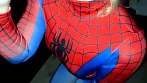 Wow, kontol hitam besar creampie memek PAWG dalam cosplay!