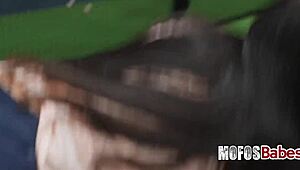 Alice Thunder rider og suger Joeys store pik efter træning