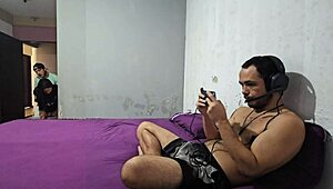 Isteri Kongkek Kawan Terbaik di Depan Suami Cuckold