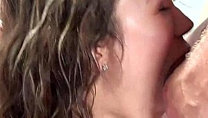 Kurba Ava Devine čuti intenzivno poželenje v grobi analni in pičkasti akciji s cougar seskanjem in prstovanjem