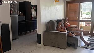 Tämä blonde swinger-vaimo piilottaa kaiken mieheltään mutta jäin kiinni ryhmähauskoihin 😏