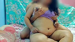 मैं अपनी हॉट वाइफ को उसके लवर से फक होते देखता हूँ जिनके बड़े टिट्स हैं