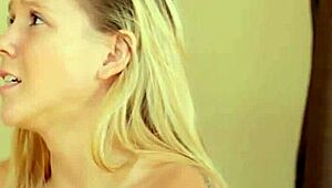 Vain valtava kyrpä voi piristää 18+ vaalean Hollie Mackin kotona!