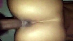 stor røv lyshudet tager spændende analhamring fra sort pik mens patter og fisse får kontrast opmærksomhed i sexsession.