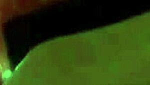 חורגת בלגינס מבריקים מטפלת בזין ענק לסיום קרימפיי