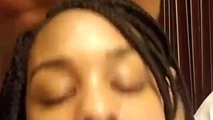 Черную шлюху грубо оттрахали в отеле на скорую руку