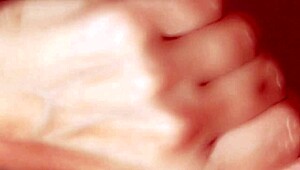 изменчивая жена принимает сперму в рот крупным планом!