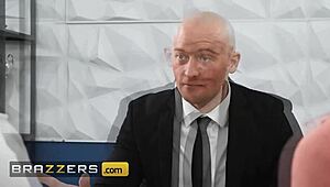 Kendra Sunderland ja Kayley Gunner taistelevat Zacin kukosta bonuksen vuoksi. Brazzers tallentaa villin kohtaamisen!