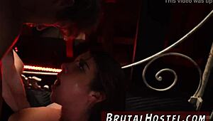 er denne hårete 18+ fitta klar for høy jentes dominans?