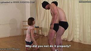 צפה באדונית יפנית אסמי מתגרה ושולטת בשני גברים בתריסום פם-דום במועדון לילה!