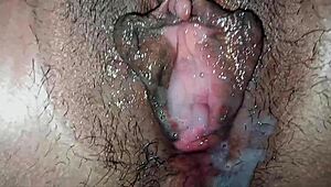 Slatka tinejdžerka 18+ sa malim sisama i mokrom obrijanom pičkom nagoveštava monster kurac pušenje posle gubitka nevinosti