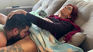 Jag fångade den här latinan som onanerade i garaget med sina naturliga tuttar ute. Sen dök jag in och knullade henne doggystyle med min stora kuk tills hon kom hårt.