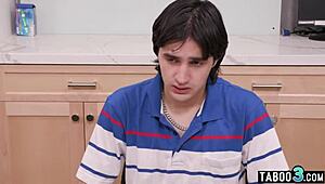 Pieni 18+ Latina MILF Opettaja Liv Revamped Ottaa Oppilaansa Kyrvän Syvään Anaaliin, Aloittaen Suihinpanemisella Ja Syväkurkulla Luokassa