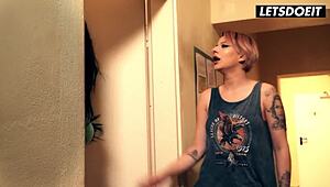 诱人大奶黑发Jolee Love在饥渴旅社求陌生人肛交