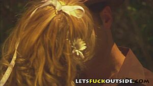 Uh, poďme f*kať vonku ako tento blondínsky cosplay pár to robí verejne s veľkým k*k akciou... horúce vonku!