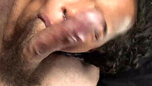 POV Ich liebe seine Eier und Schwanz über meinem Gesicht mit Sperma tropfend in Missionar. Große Ladung nach Fingern an großen Titten und Arsch.