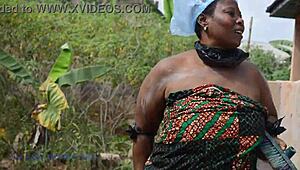 Saya BBW gila ambil kotoran dari tong sampah, dikongkek oleh lelaki sunyi itu