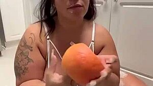 Hé, Ki Gondolta Volna, Hogy A Gyümölcs Ilyen Szórakoztató Gömbölyű Csavarral? 😏