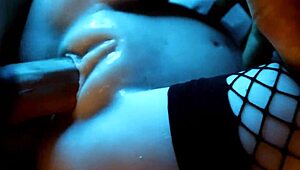 Miksi et antaisi tämän makean pillun mustissa sukissa antaa sinulle sitä fantastista creampie nautintoa valtavalta mustalta kyrvältä?