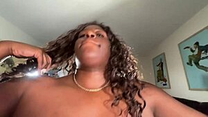 Ух, я люблю ездить на больших губках киски в стиле ковбойши Алтея Чарлесс межрасовый