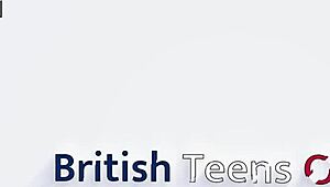 Questa Britanna Curvy di 19 Anni Sorprende il Suo Ragazzo Più Vecchio con Mano Lubrificata. Porta a Preliminari Coperti di Sborra per la Prima Volta.