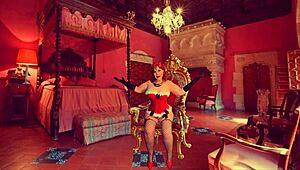 Oma Carmen geniet van zomer vakantie speeltje spel naar intense orgasmes