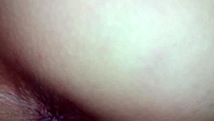 Я жестко трахаю киску жены и кончаю на нее