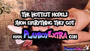 Bunny Gal Ritchie, Adolescente Britânica de Tetas Grandes, Tira a Roupa e Revela Buceta Peluda em Cena Solo