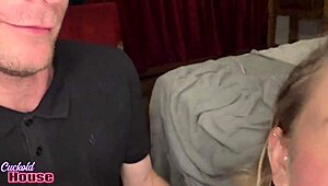 Это куколд снимает свою шаловливую жену, трахающую любовника голым? Какая дикая curvy анальная сцена!