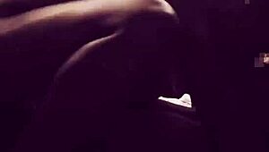 Babe ni naik kontol besar di katil, mengerang kuat