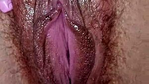 Tô tocando minha buceta com minha amiga lésbica, caralho tá tão molhada e escorregadia