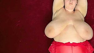 Hey, krivá baba, ukáž mi tie obrovské veľké cicí a brucho... chcem ťa vidieť nahú!