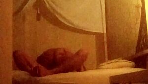 Adik tiri perawan kongkek dengan abang tiri di bilik hotel