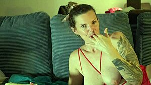 Mon patron me surprend en train de me doigter et finit par détruire ma chatte avec une sodomie brutale branlette éjac !