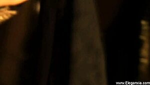 scandalo indiano con attrice bollywood nuda in massaggio esotico e pompino con istruzioni interrazziali