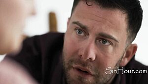 भाई, भावी साली स्काई ब्लू की बड़ी चूचियों को चाटना वाइल्ड है 😈👅