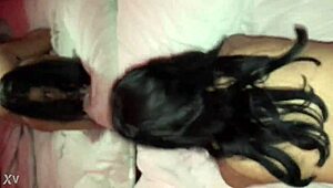 小柄18歳美女がエロ準備万端で誘う