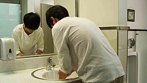 Euh, leçon d'amour 2013 avec cette prof asiatique coréenne qui donne des instructions...