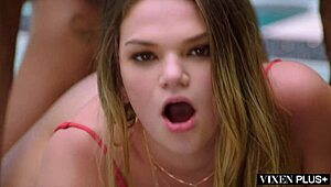 Compilation neutre Vixenplus Spread the Luv Vol 3 avec blondes en levrette et missionnaire
