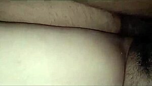 Indisk fru får rövknullad i sovrummet