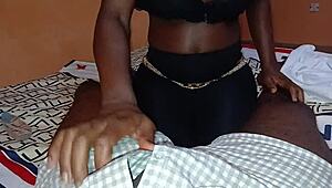 Эбони slimthick так вкусно скачет тугой пиздой