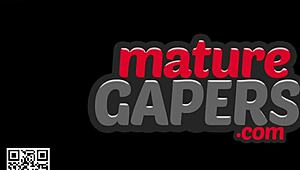 Chi sapeva che la arrapata gilf Berrencia avrebbe allargato la figa così tanto mentre veniva scopata come una bambola giovane?