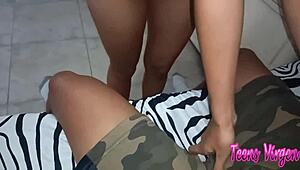 美しい18歳ラティーナがチンポを愛して一日中フェラしたい、無尽蔵のセックス欲求