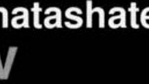 新嫩妹18+瘦弱艾米莉·斯凯首次尝试肛门拳交，用巨大玩具和大黑鸡巴在试镜中